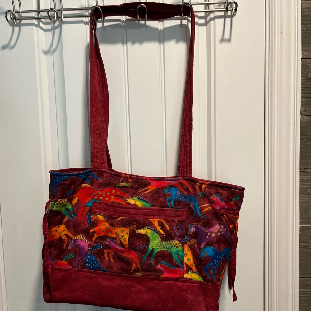 Fabric tote horse fabric, 14X12 18 inch straps, 6 pockets inside